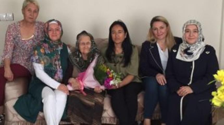 Ak Parti Kadın Kollarından Anneler G&uuml;n&uuml; Ziyareti