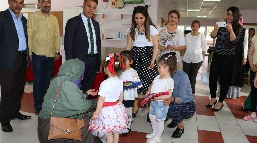 Zarokistanlı Minikler Anneler G&uuml;n&uuml;n&uuml; Kutladı