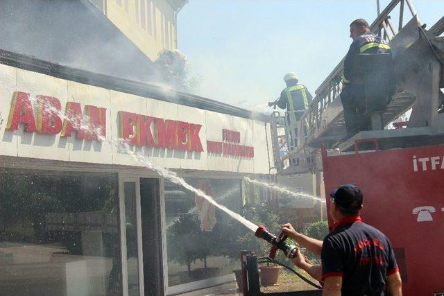 Bacadan Çıkan Yangın Ekmek Fırınını Kül Etti