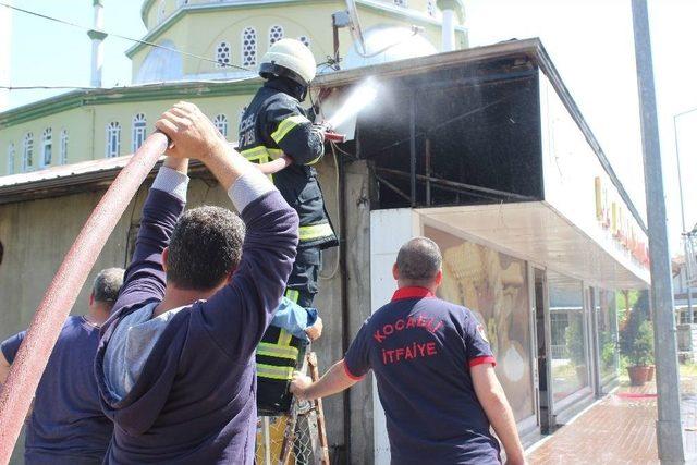 Bacadan Çıkan Yangın Ekmek Fırınını Kül Etti