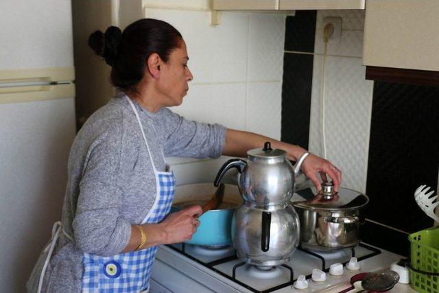 Engellilere ’gönüllü Annelik’ Yapıyor