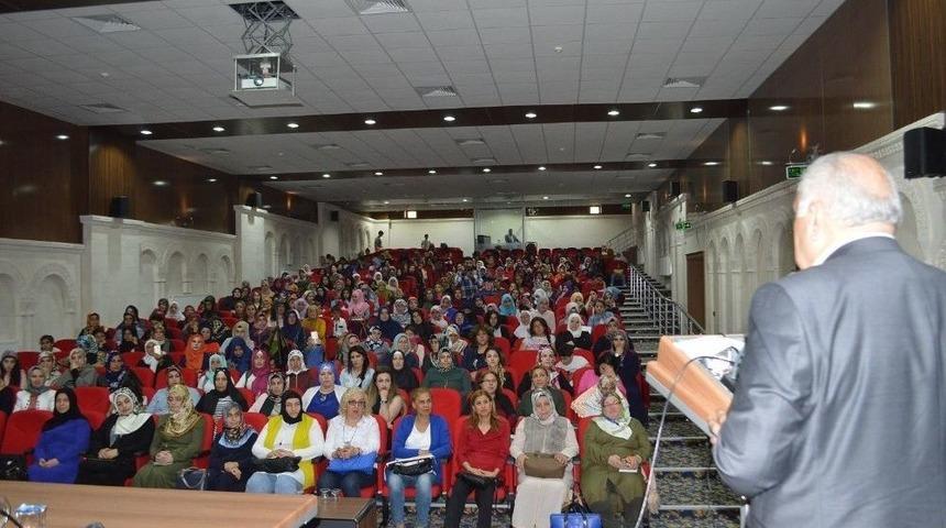 Yeşilli&rsquo;de &lsquo;sen Kimsin&rsquo; Konferansı