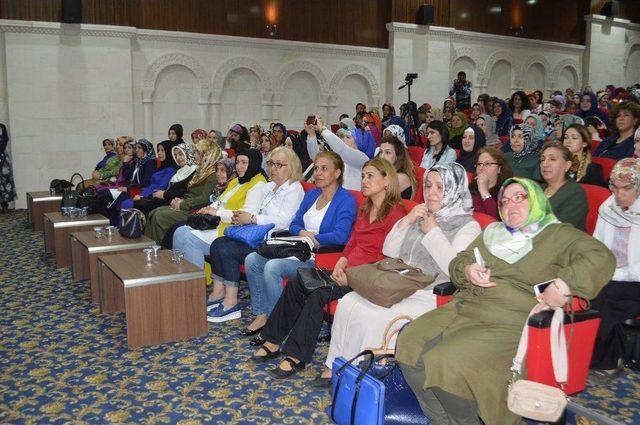 Yeşilli’de ‘sen Kimsin’ Konferansı