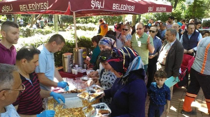 Şişli Belediyesinden Anneler G&uuml;n&uuml;&rsquo;ne &Ouml;zel Caz M&uuml;zik Eşliğinde Kahvaltı