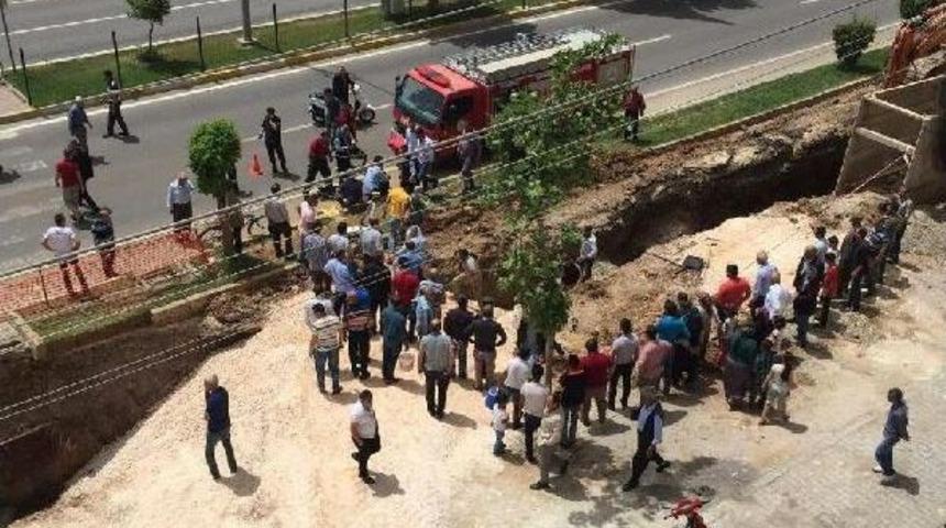 Adıyaman'da Kanalizasyon Kazısında G&ouml;&ccedil;&uuml;k: 1 Yaralı