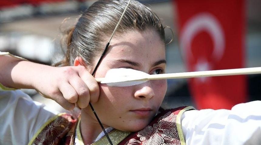 Mersin&rsquo;de Ok&ccedil;uluk Festivali D&uuml;zenlendi