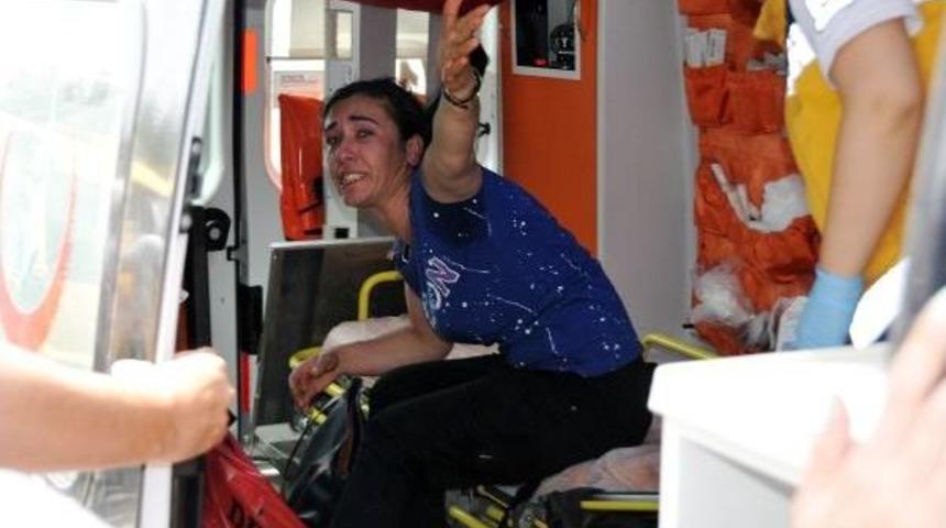 Eşini Ve Engel Olmak Isteyen Taksiciyi Bı&ccedil;akladı