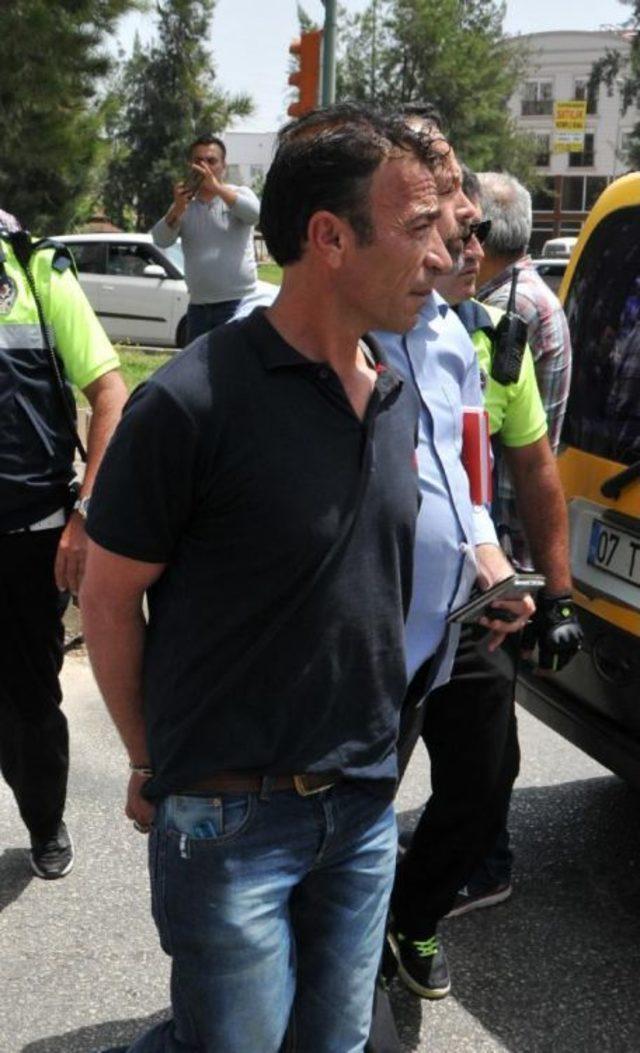 Eşini Ve Engel Olmak Isteyen Taksiciyi Bı&ccedil;akladı 1