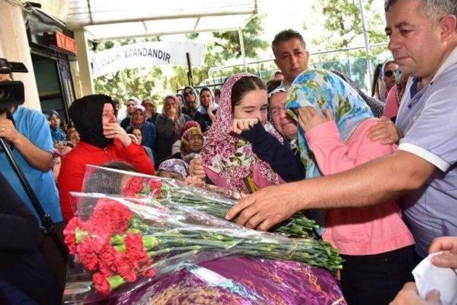 Buca'da En Acı Anneler Günü; 24 Kaza Kurbanı Toprağa Verildi (2)