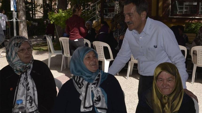 Başkan Ata&ccedil; Engelli Ve Şehit Anneleri İle Kahvaltıda Buluştu