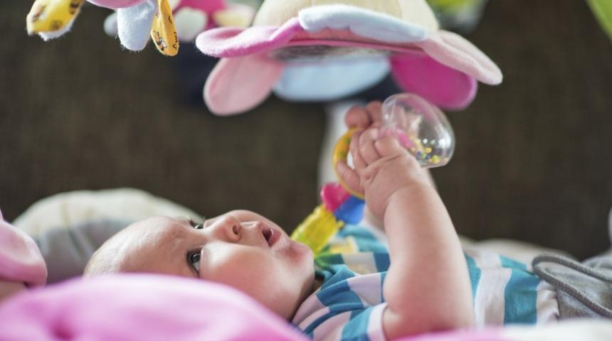 1. Ayda Bebeklerde Oyun ve Aktivite