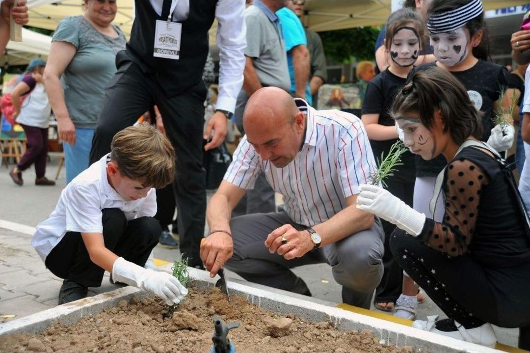 Seferihisar&rsquo;da Yerel Tohuma Destek Bayramı