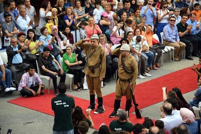 Engellilerden Görkemli Defile