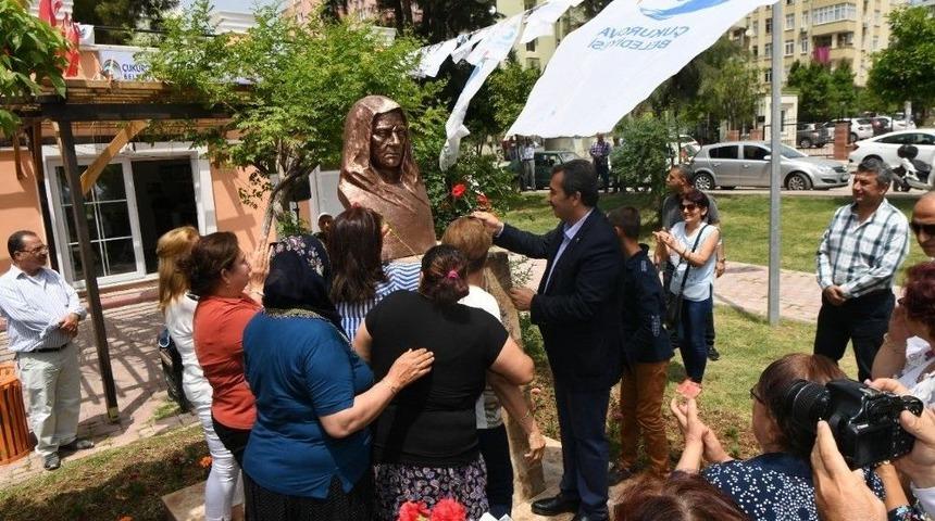 &Ccedil;etin, Anneler G&uuml;n&uuml;&rsquo;nde Z&uuml;beyde Hanım B&uuml;st&uuml; A&ccedil;tı