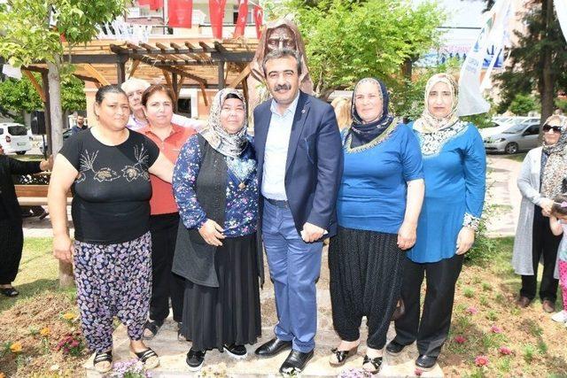 Çetin, Anneler Günü’nde Zübeyde Hanım Büstü Açtı