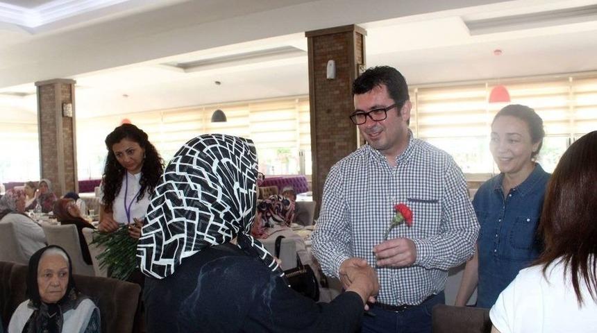 Bergamalı Sabahat Nine’nin Anneler Günü’nde Duygusal Şiiri