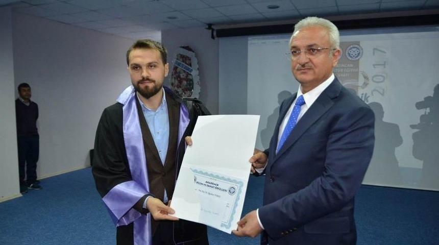 Erzincan &Uuml;niversitesi Akademik Bilim Ve Sanat &Ouml;d&uuml;lleri Sahiplerini Buldu
