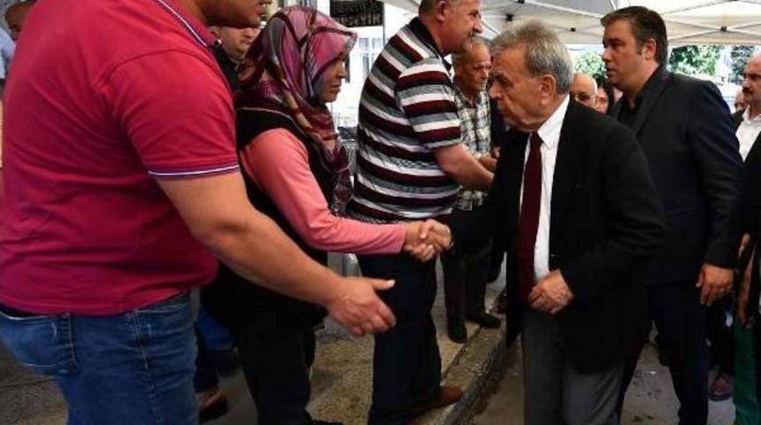 Buca'da En Acı Anneler G&uuml;n&uuml;; 24 Kaza Kurbanı Toprağa Verildi - Ek Fotoğraf