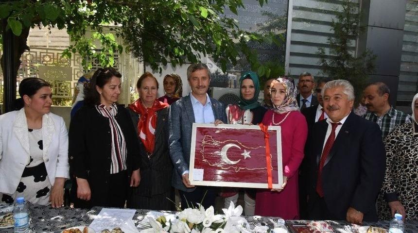Belediye Başkanı Tahmazoğlu&rsquo;ndan Şehit Ve Gazi Annelerine Ziyaret