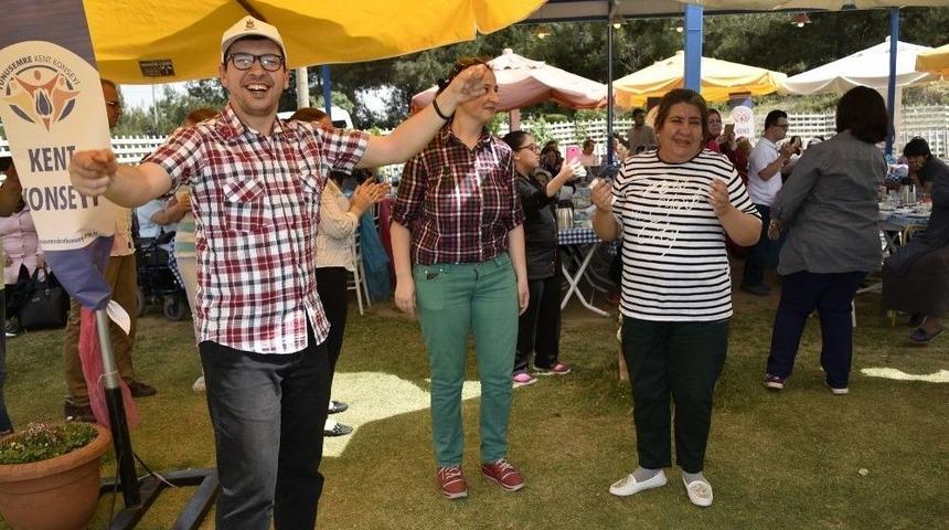 Yunusemre&rsquo;den &Ouml;zel Annelere &Ouml;zel Etkinlik