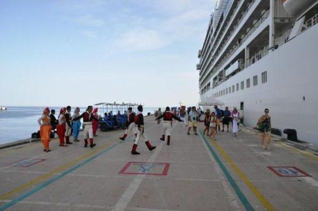 Kadın Yolculara Lokumlu Karşılama 1