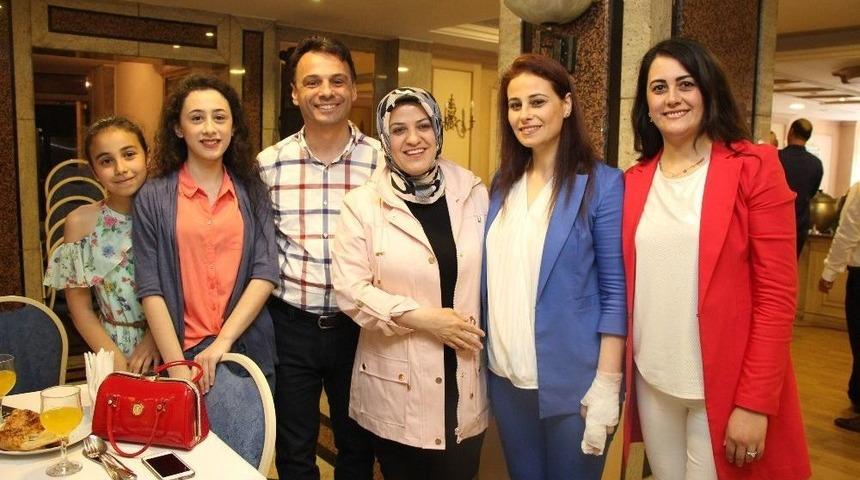 Başkan Ko&ccedil;han Anneleri Unutmadı