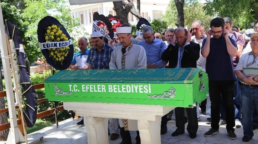 Milletvekili &Ouml;y&uuml;ş Anneler G&uuml;n&uuml;nde Annesini Kaybetti