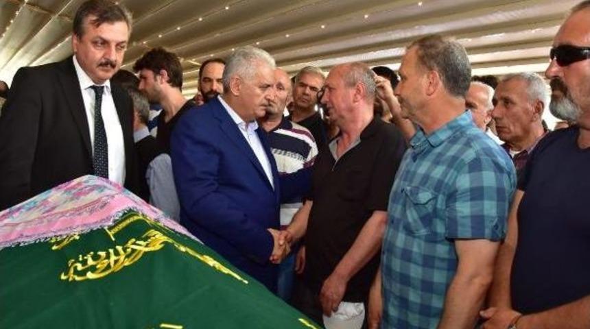 Buca'da En Acı Anneler G&uuml;n&uuml;; 24 Kaza Kurbanı Toprağa Verildi (5)