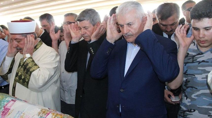 Başbakan Yıldırım Kazada &Ouml;lenlerin Cenaze Namazına Katıldı