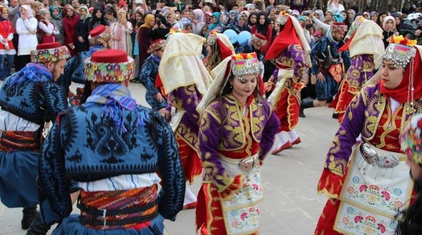 Erzurum&rsquo;da Anneler G&uuml;n&uuml; Coşkuyla Kutlandı
