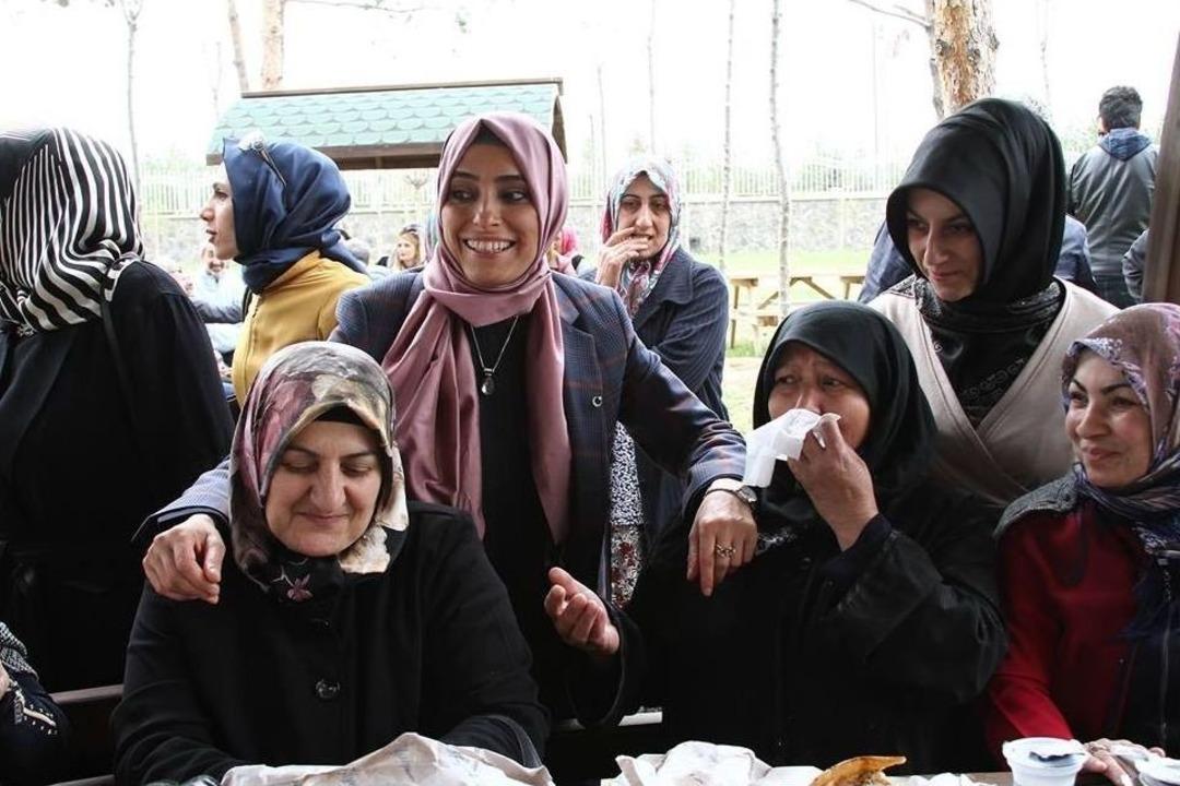 Anneler G&ouml;n&uuml;llerince Eğelendi