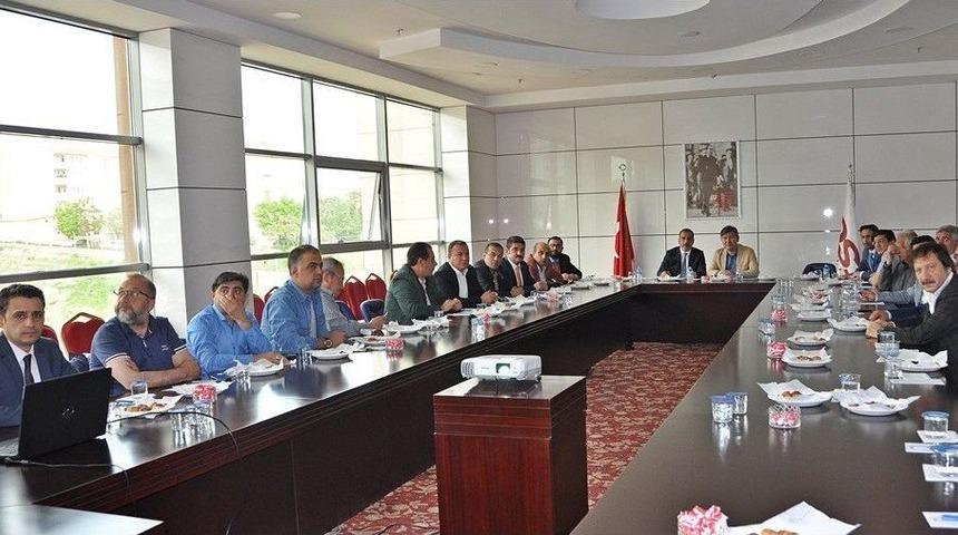 Kazakistan B&uuml;y&uuml;kel&ccedil;isi Elazığlı İş Adamlarıyla Bir Araya Geldi