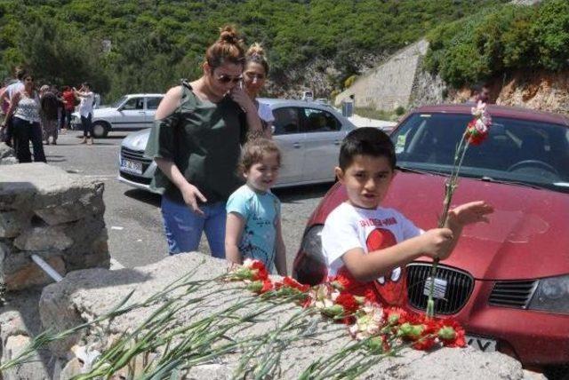Buca'da En Acı Anneler Günü; 24 Kaza Kurbanı Gözyaşlarıyla Uğurlandı (6)