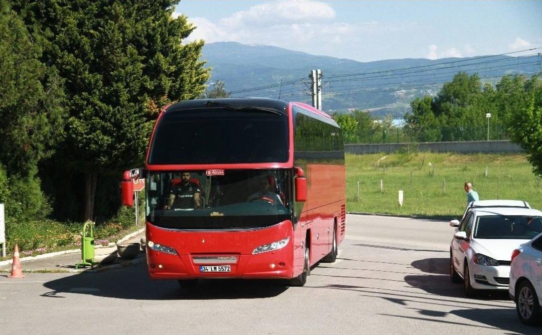 Beşiktaş Kafilesi Geniş G&uuml;venlik &Ouml;nlemleri Altında Bursa&rsquo;ya Geldi