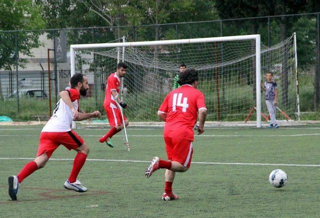 Engellilerin Ve İş Adamlarının Maçında Kazanan “dostluk” Oldu