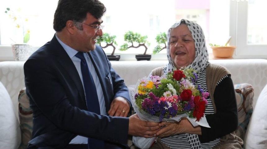 Şehit Annelerine Anneler G&uuml;n&uuml; Ziyareti