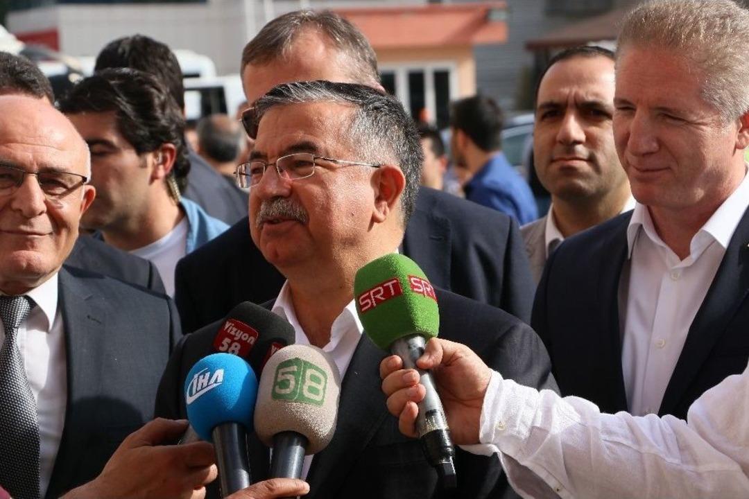 Bakan Yılmaz Sivasspor Ma&ccedil;ı İ&ccedil;in Adana&rsquo;ya Geldi