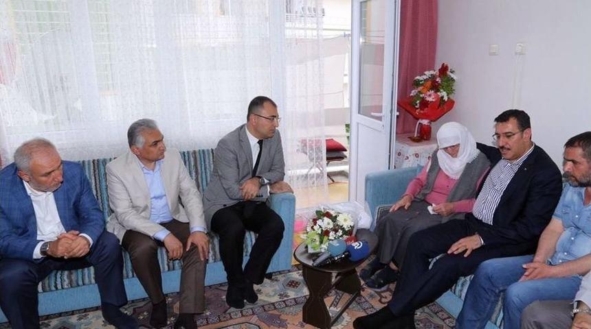 Bakan T&uuml;fenkci, Anneler G&uuml;n&uuml;&rsquo;nde Şehit Annelerini Unutmadı