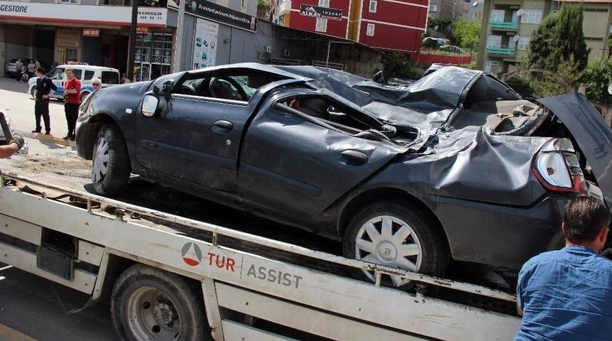 Takla Atarak Karşı Şeritten Gelen Aracın &Uuml;zerine U&ccedil;tu