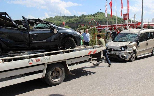 Takla Atarak Karşı Şeritten Gelen Aracın Üzerine Uçtu