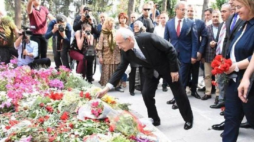 Kılı&ccedil;daroğlu, Z&uuml;beyde Hanım'ın Mezarını Ziyaret Etti