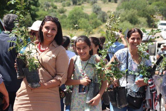 Anneler G&uuml;n&uuml;&rsquo;nde Y&uuml;r&uuml;d&uuml;ler 2