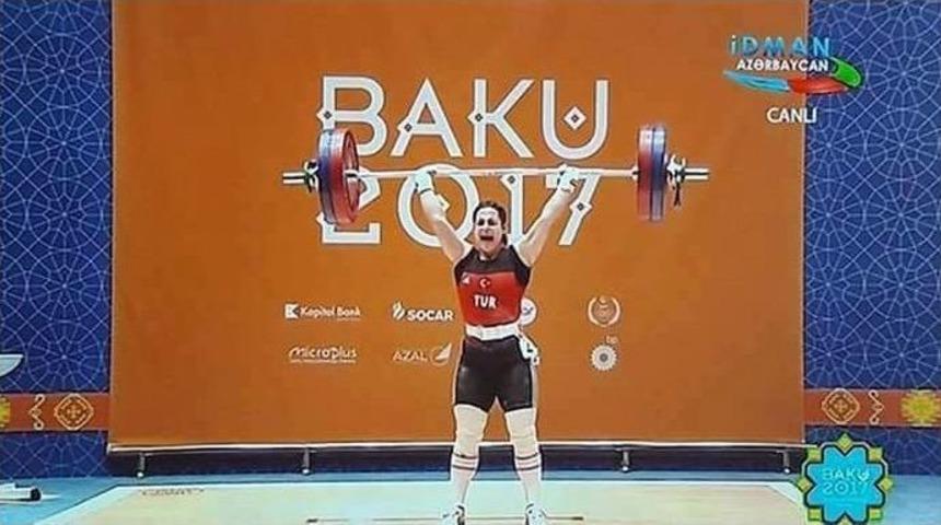 S&uuml;meyye Kentli, Bak&uuml;&rsquo;de Altın Madalya Kazandı