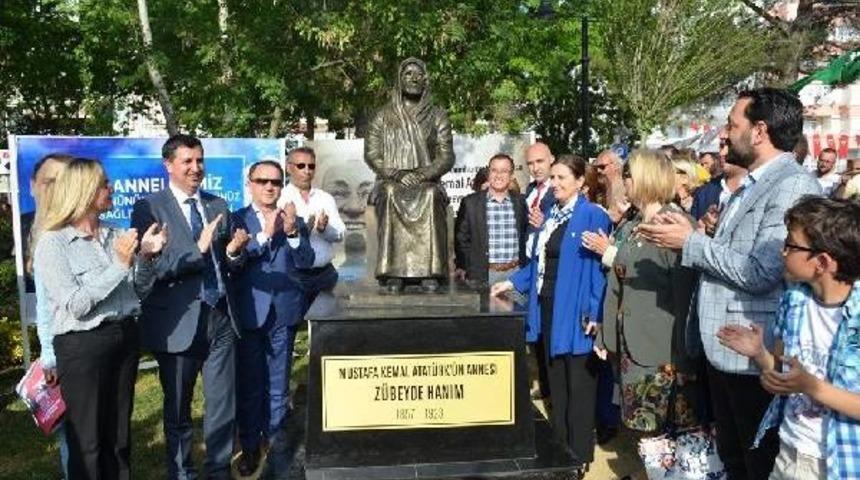 Anneler G&uuml;n&uuml;&rsquo;Nde &lsquo;Z&uuml;beyde Hanım&rsquo; Heykeli A&ccedil;ıldı