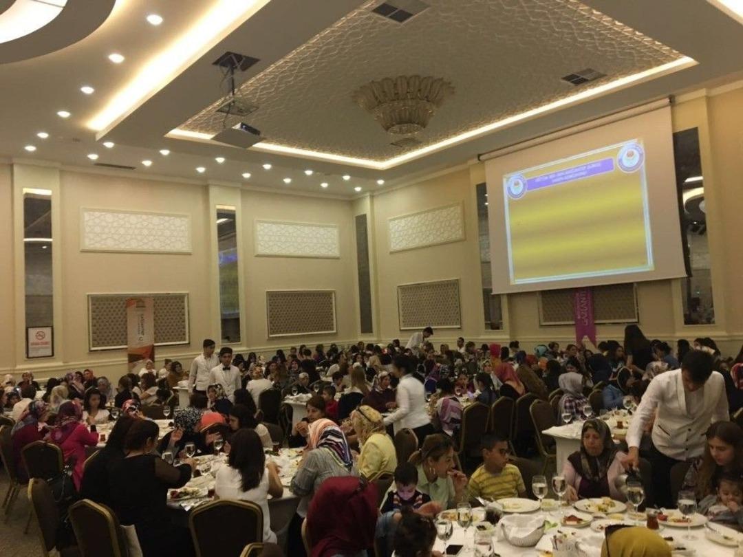 Eğitim-bir-sen&rsquo;in Anneler G&uuml;n&uuml; Programına Yoğun İlgi