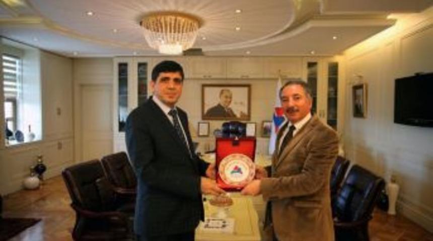 I&uuml; Rekt&ouml;r&uuml; Alma&rsquo;dan Ai&ccedil;&uuml; Rekt&ouml;r&uuml; Karabulut&rsquo;a Ziyaret