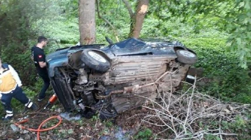 Nehir Yatağına Yuvarlandı: 1 &Ouml;l&uuml;, 1 Yaralı