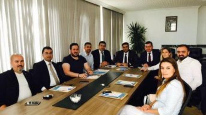 T&uuml;rkiye &Ouml;zel Eğitim Kurumları Y&ouml;netimine Ortacalı Y&ouml;netici