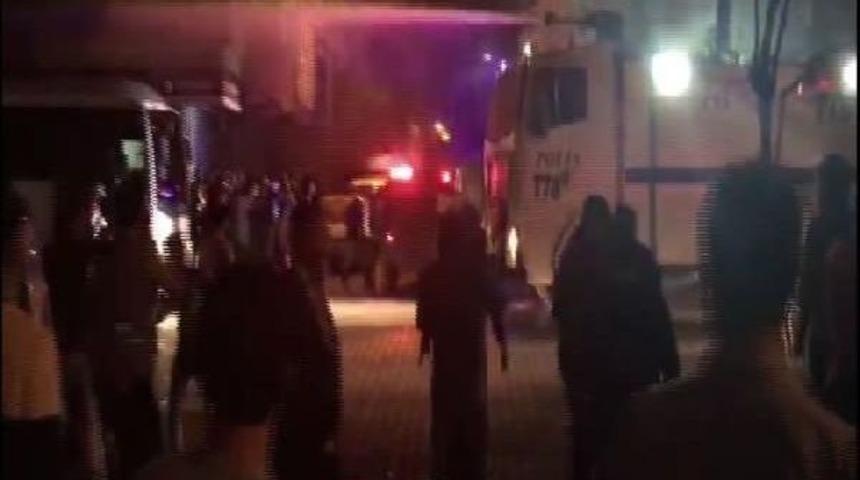 Sultangazi'de Olaylar &Ccedil;ıktı, Polis M&uuml;dahale Etti (1)