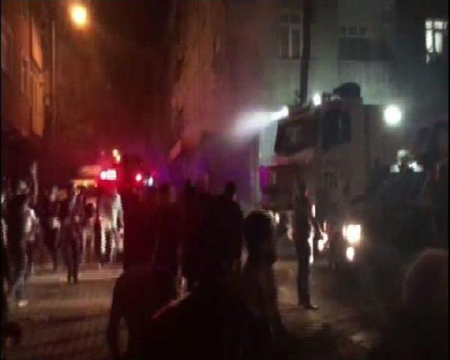 Sultangazi'de Olaylar Çıktı, Polis Müdahale Etti (1)